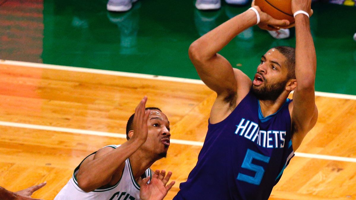 Zdjęcie okładkowe artykułu: PAP/EPA / CJ GUNTHER / Na zdjęciu: Nicolas Batum w barwach Charlotte Hornets