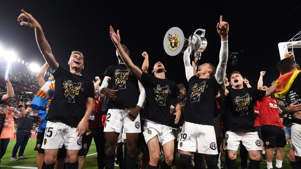 Zdjęcie okładkowe artykułu: Getty Images /  / Na zdjęciu: Radość piłkarzy Valencii po wygraniu Pucharu Króla