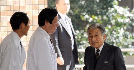 Cesarz Japonii w szpitalu. Wszczepią mu bypassy