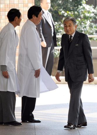 Cesarz Japonii w szpitalu. Wszczepią mu bypassy