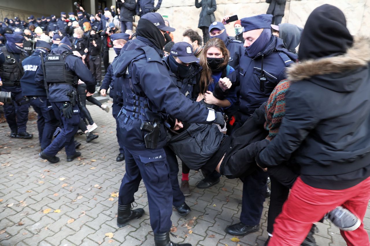 Strajk Kobiet. Policja podała dane o kolejnych zatrzymaniach