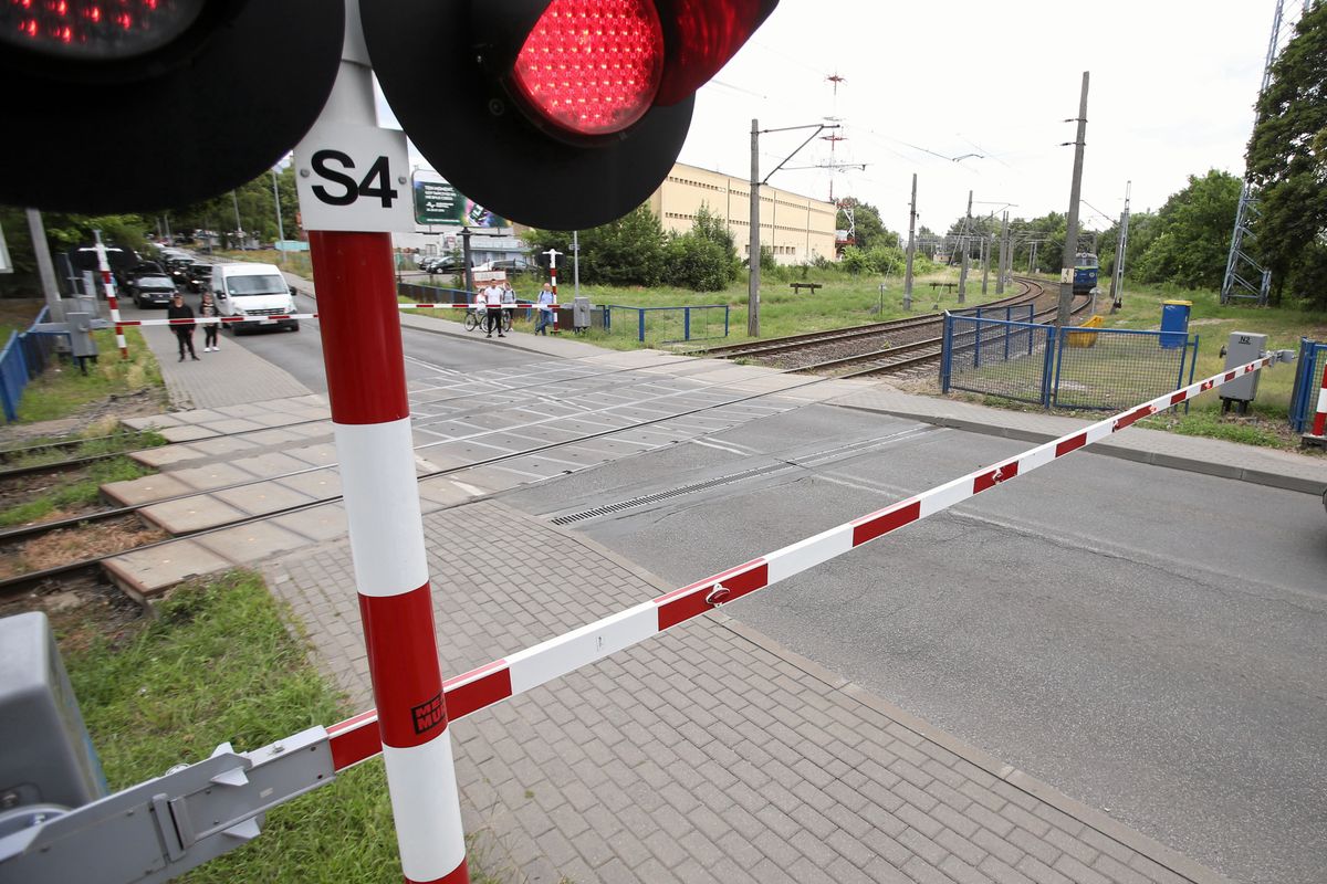 Warszawa. Do wypadku doszło na przejeździe kolejowym [zdj. ilustracyjne]