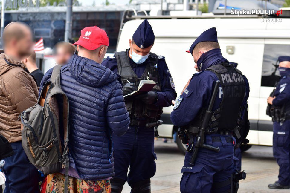 Koroawirus. Polska. Mandaty za brak maseczki. Policja bezwzględna (Fot.: policja.gov.pl)