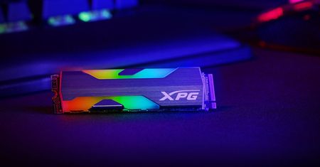 SSD rozświetlony jak choinka - ADATA wprowadza dysk z podświetleniem RGB LED
