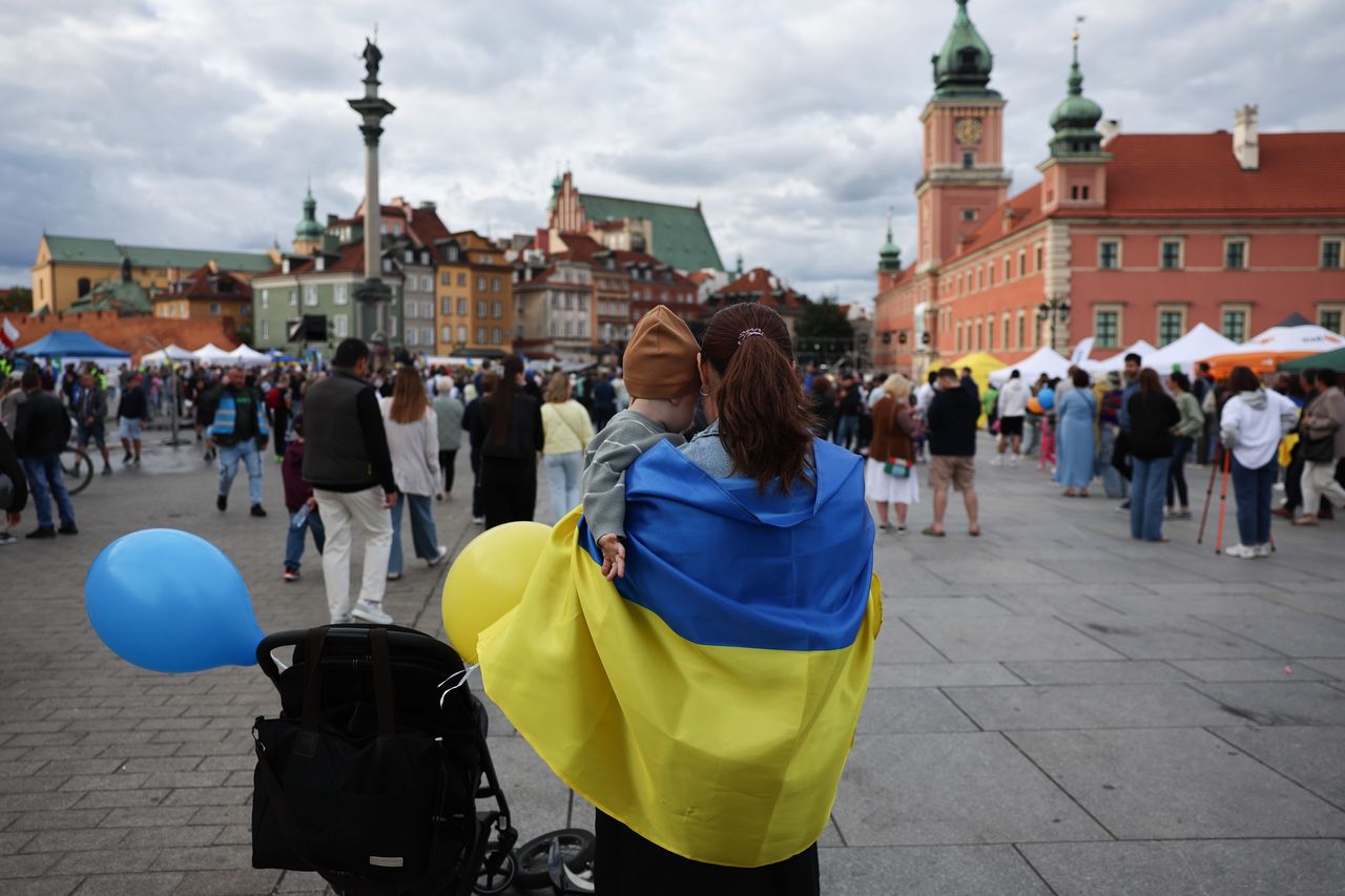 Polacy wciąż wspierają Ukrainę. Jest jedno "ale"