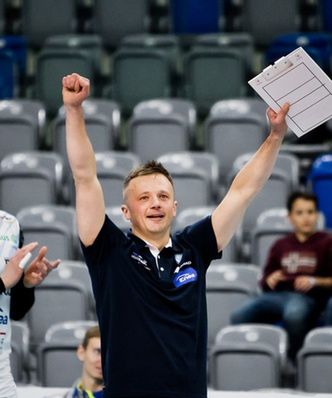 Przegrali 26 meczów, w tym oba ze spadkowiczem. Dla trenera nie jest to jednak powód do wstydu