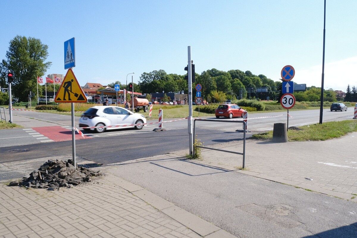 Odcinkowa wymiana nawierzchni na al. Tysiąclecia