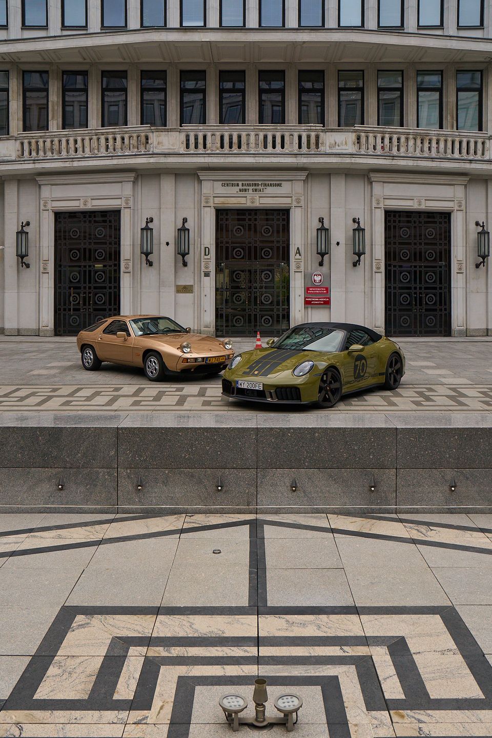 Porsche 928 (1977) i Porsche 911 Spirit 70 (2025)