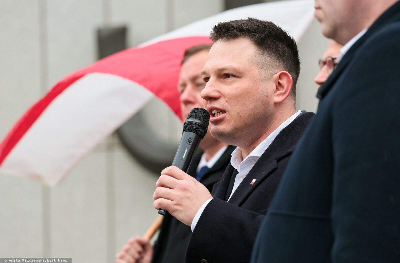 Mentzen zrobił akcję pod Sejmem. Tuż przed przyjazdem Zełenskiego