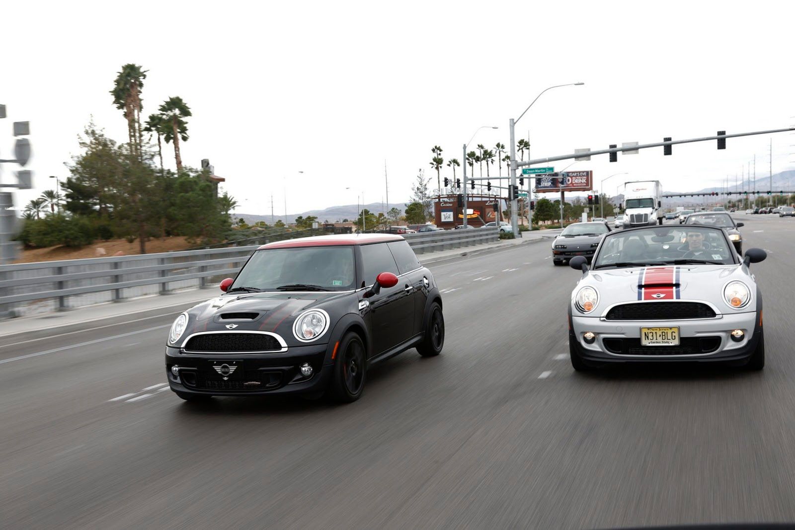 Galeria Mini jako celebracja sprzedaży półmilionowego egzemplarza w USA 274