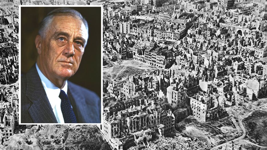 Franklin Delano Roosevelt, który nie chciał odpowiadać na agresję Hitlera bombardowaniem niemieckich miast, na tle ruin Warszawy