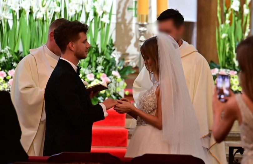 Joanna Opozda i Antek Królikowski wymieniają przysięgi małżeńskie