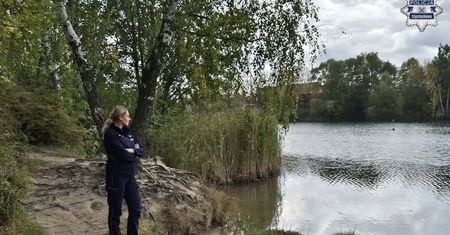 Częstochowskie policjantki wyłowiły 70-latka ze zbiornika wodnego