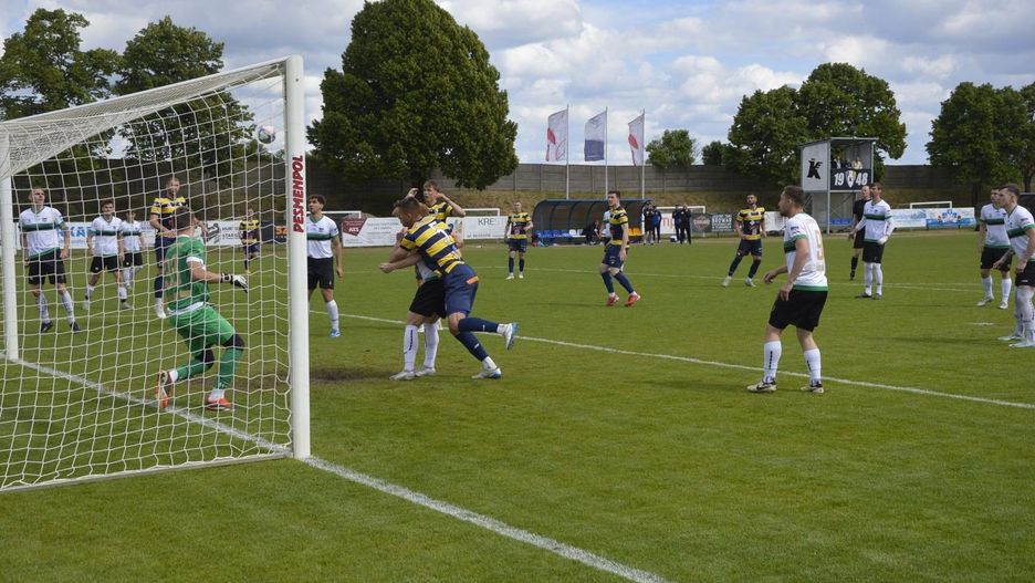 Polski Cukier Kluczevia Stargard zdecydowanie pokonała Gavię Choszczno 6:1.