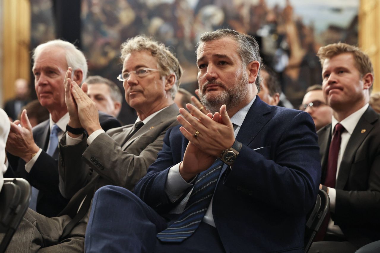 To on chce być prezydentem po Trumpie. Ma zgłosić akces