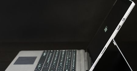 Microsoft może porzucić urządzenia Surface do 2019 roku