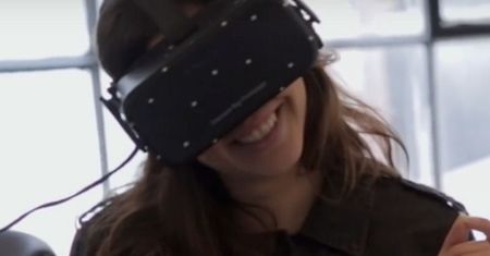 Smutna przyszłość kina to samotne oglądanie filmów z goglami VR na głowie?