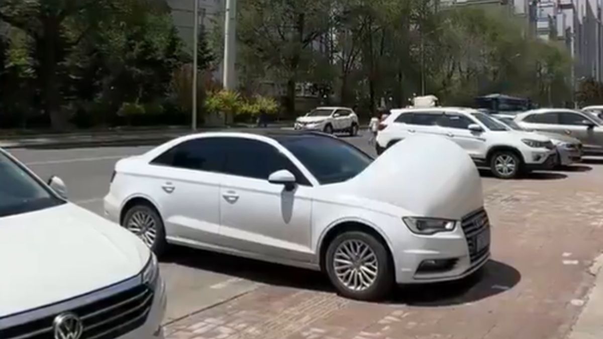 Auto z dziwnymi bąblami