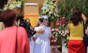 Komunie wymknęły się spod kontroli? Głos zabrał duchowny