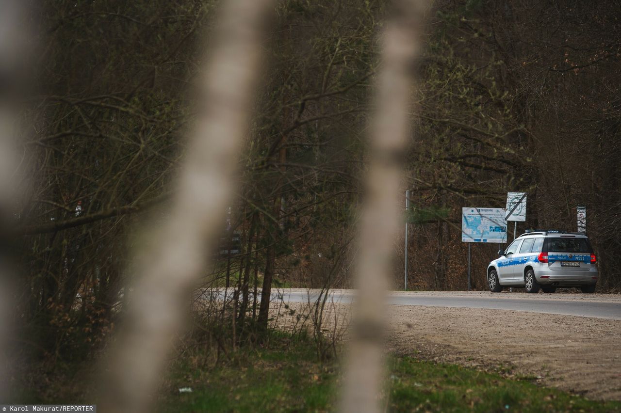 Ojciec porzucił dzieci w lesie. Chciał "wyciągnąć od nich informacje"