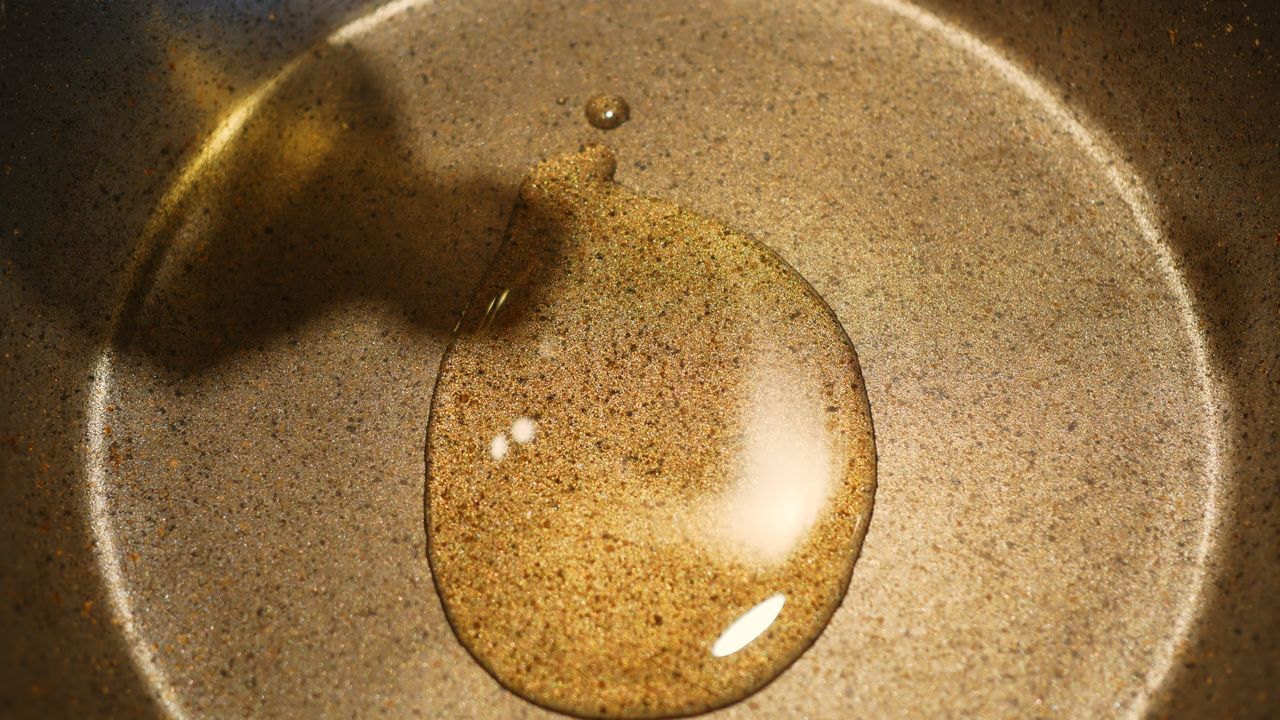 Kosztuje o połowę mniej niż oliwa, a Polacy nie doceniają. Skarbnica cennych kwasów omega