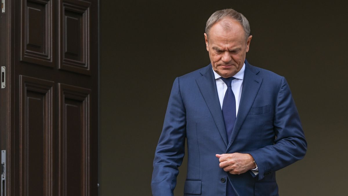 RZESZOW, POLAND - SEPTEMBER 5: Polish Prime Minister Donald Tusk arrives to meet Ireland's Taoiseach Simon Harris ahead of their meeting at the Lubomirski Summer Palace in Rzeszow, Poland, on September 5, 2024. Taoiseach Harris stopped in Rzeszow on his return from Kiev, where he met Ukrainian President Vladimir Zelenskyy and secured a bilateral security agreement, committing Ireland to provide non-lethal military support and humanitarian aid to Ukraine. (Photo by Artur Widak/NurPhoto via Getty Images)