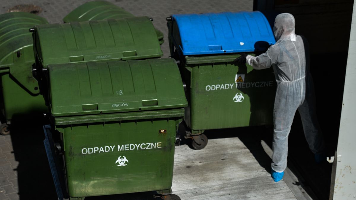 Niebezpieczne odpady medyczne. Kierowca opowiada o kulisach pracy