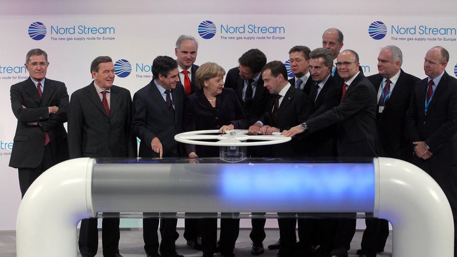 Listopad 2011. Kanclerz Angela Merkel i Dmitrij Miedwiediew otwierają gazociąg Nord Stream
