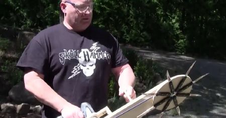 Mordercza kosiarka to poważna Sprava [wideo]