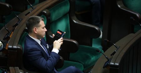 Mentzen pochwalił się zerwaniem kworum. Wskazali, że sam głosował