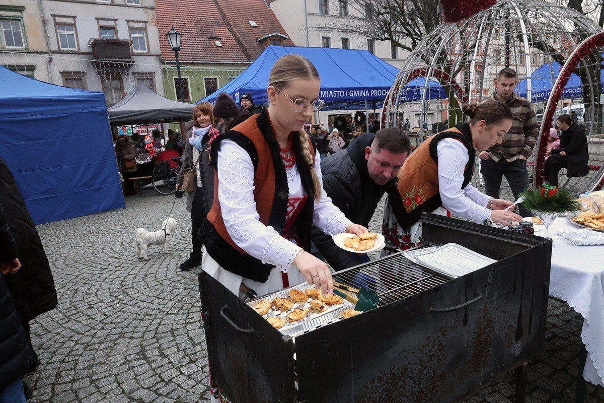 Jarmark Mikołajkowy w Prochowicach, animacje dla najmłodszych, pyszne potrawy, świąteczna atmosfera