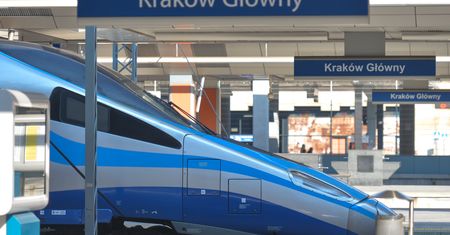 Specjalna oferta kolei na majówkę 2023. Ile kosztuje rodzinny wyjazd z PKP Intercity?