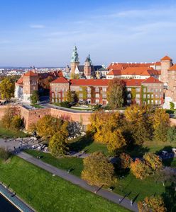 Kraków. Na papieskim kamieniu na Błoniach napisano "Piekło kobiet"