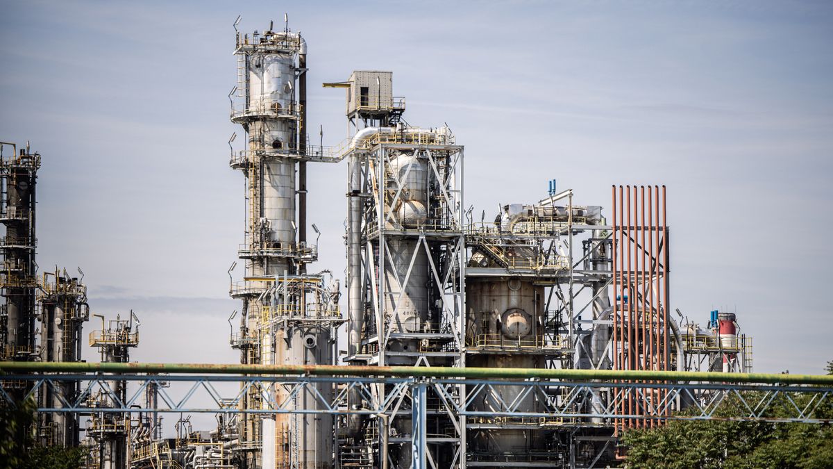 Ze względu na ukraińskie ataki, Rosji zaczyna brakować paliwa