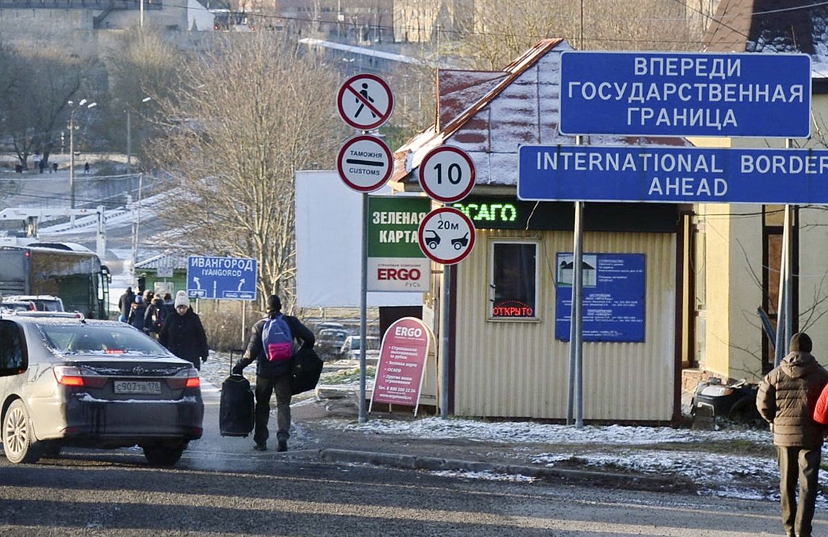 Polska dyplomatka wyjechała z Rosji przez przejście graniczne z Estonią (Getty Images)