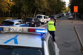 Ewakuacja bloku w Ostrołęce. Policja u rodziny 19-latka