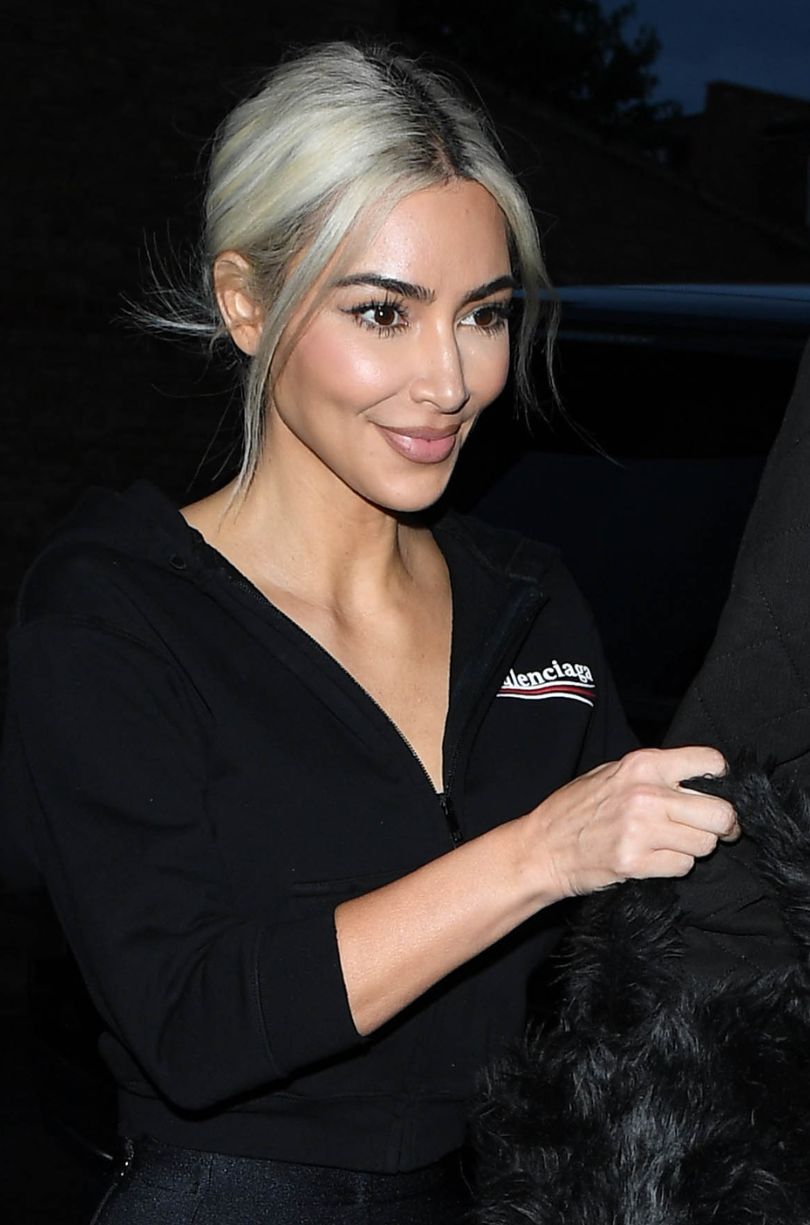 Kim Kardashian i Pete Davidson maszerują na kolację w Londynie