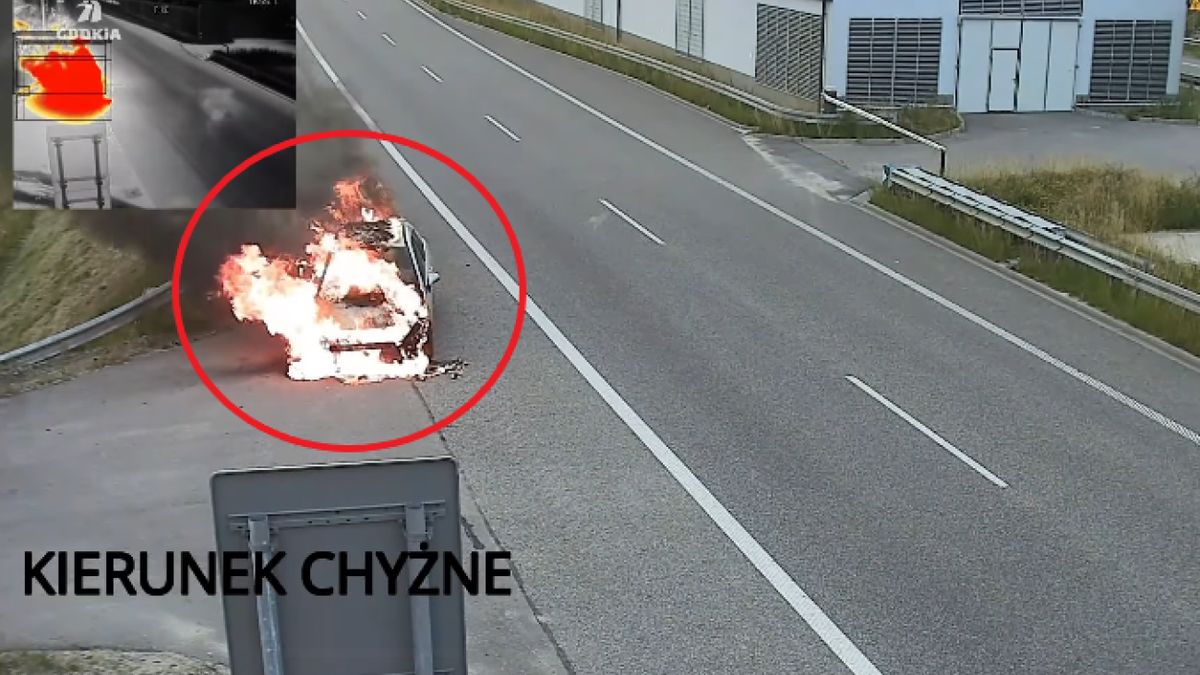 Auto stanęło w płomieniach