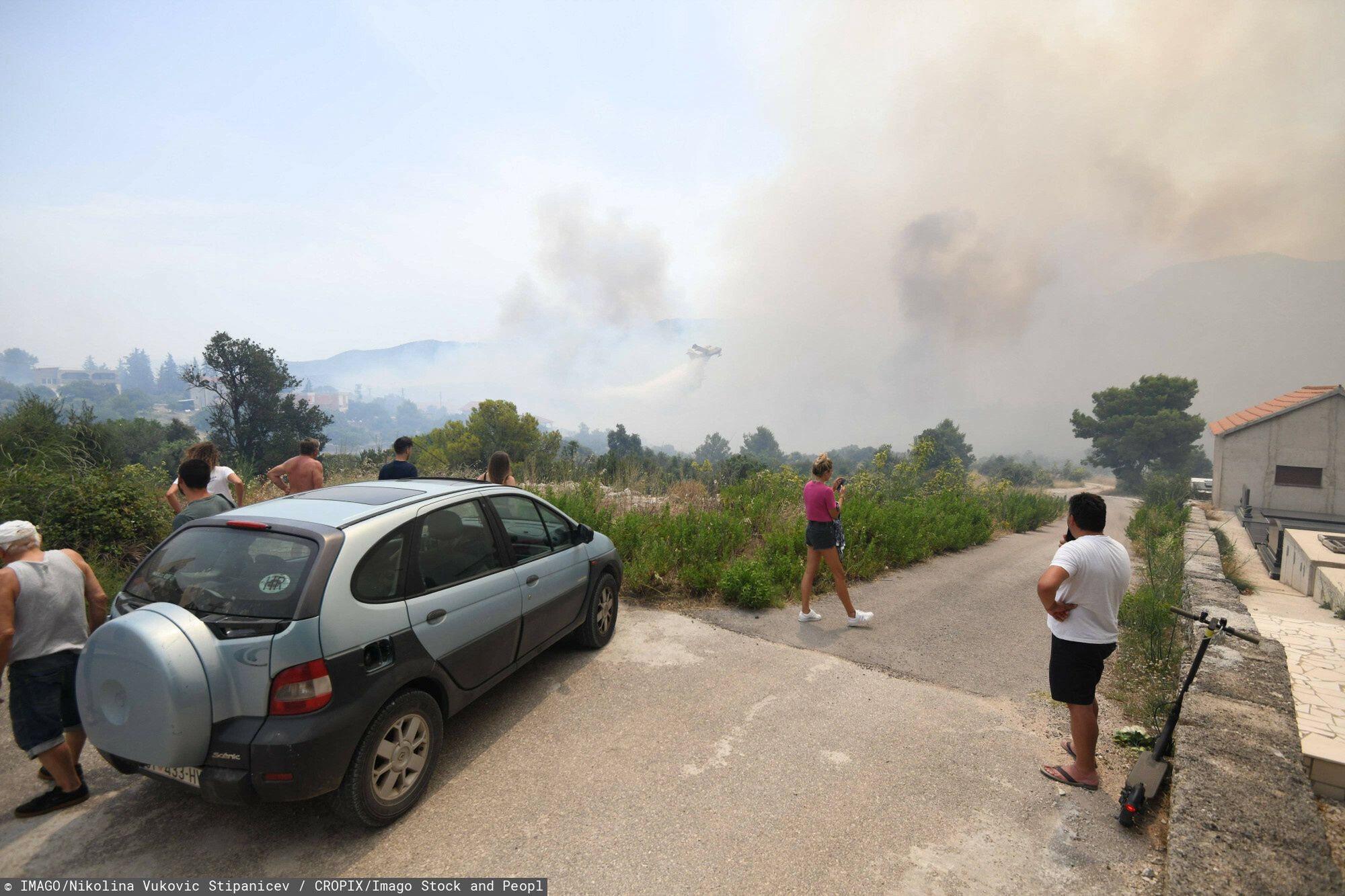Po?ary w Chorwacji
Croatia, Sibenik, 130723. Firefighters and airtankers are putting out the fire that broke out this morning in the village of Gornji Banovci near Grabestica. Photo: Nikolina Vukovic Stipanicev / CROPIX Copyright: xxNikolinaxVukovicxStipanicevx/xCROPIXx pozar_grebastica14-130723
IMAGO/Nikolina Vukovic Stipanicev / CROPIX
