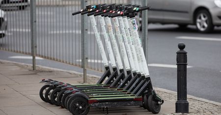 Warszawa. Czy powstaną parkingi dla hulajnóg? W Krakowie już są