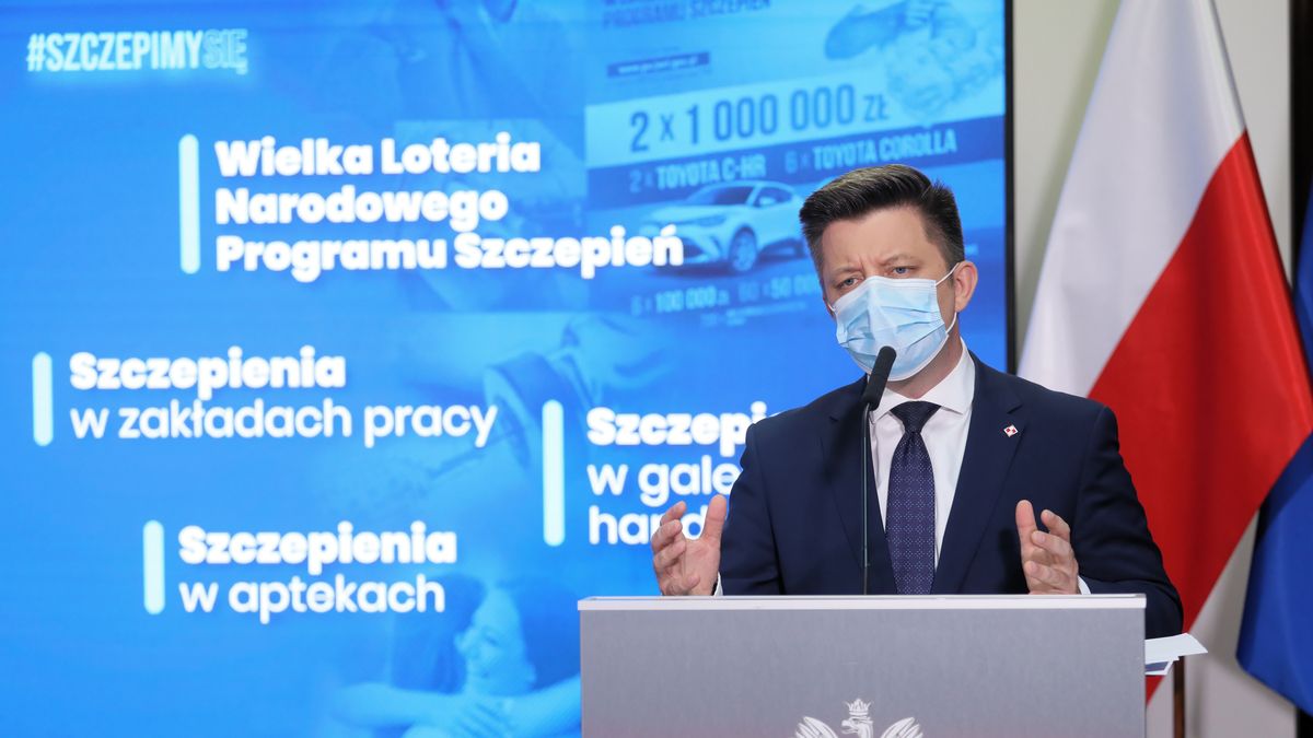 Warszawa, 30.07.2021. Koronawirus w Polsce. Szef Kancelarii Prezesa Rady Ministrów Michał Dworczyk podczas konferencji prasowej w Warszawie, 30 bm. (amb) PAP/Paweł Supernak