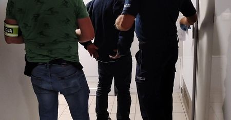 Brutalna awantura na Opolszczyźnie. 59-latek zaatakował brata siekierą i ranił kobietę butelką