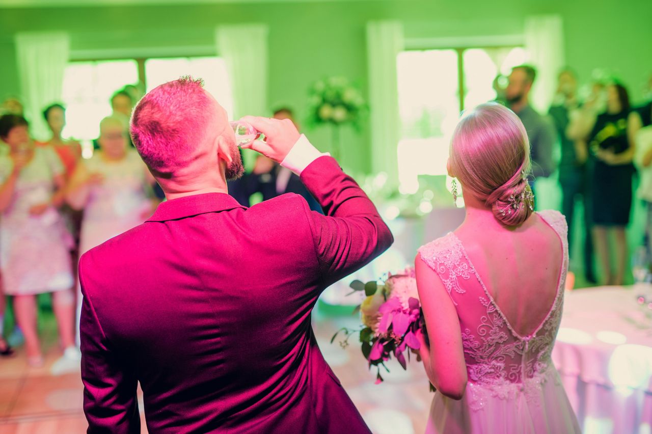 Koronawirus w Polsce. Tysiąc zakażeń na weselach. Jest coraz gorzej