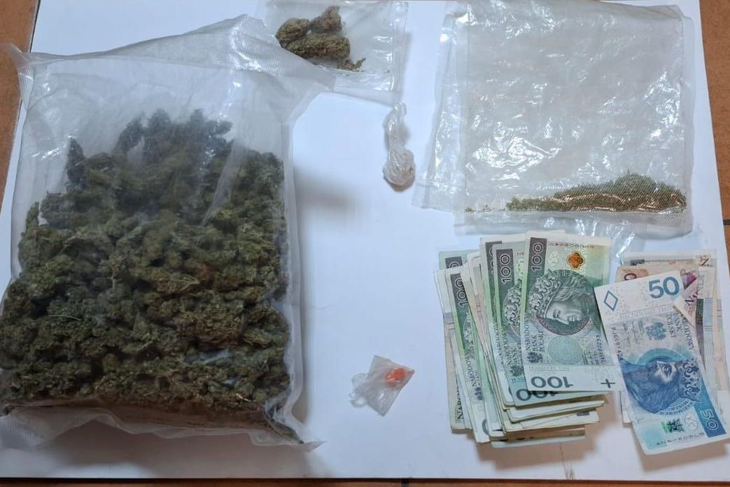 Znaczne ilości narkotyków i nielegalnych papierosów zabezpieczone w gminie Lubasz. Trzy osoby zatrzymane