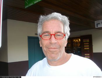 "Uwiódł mnie i wykorzystał". Patricia Schmidt o relacji z Epsteinem