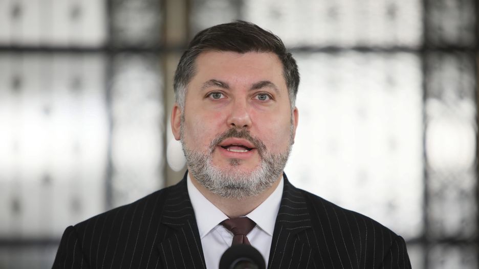 Artur Dziambor komentuje obowiązek noszenia maseczki po przejściu zakażenia COVID-19