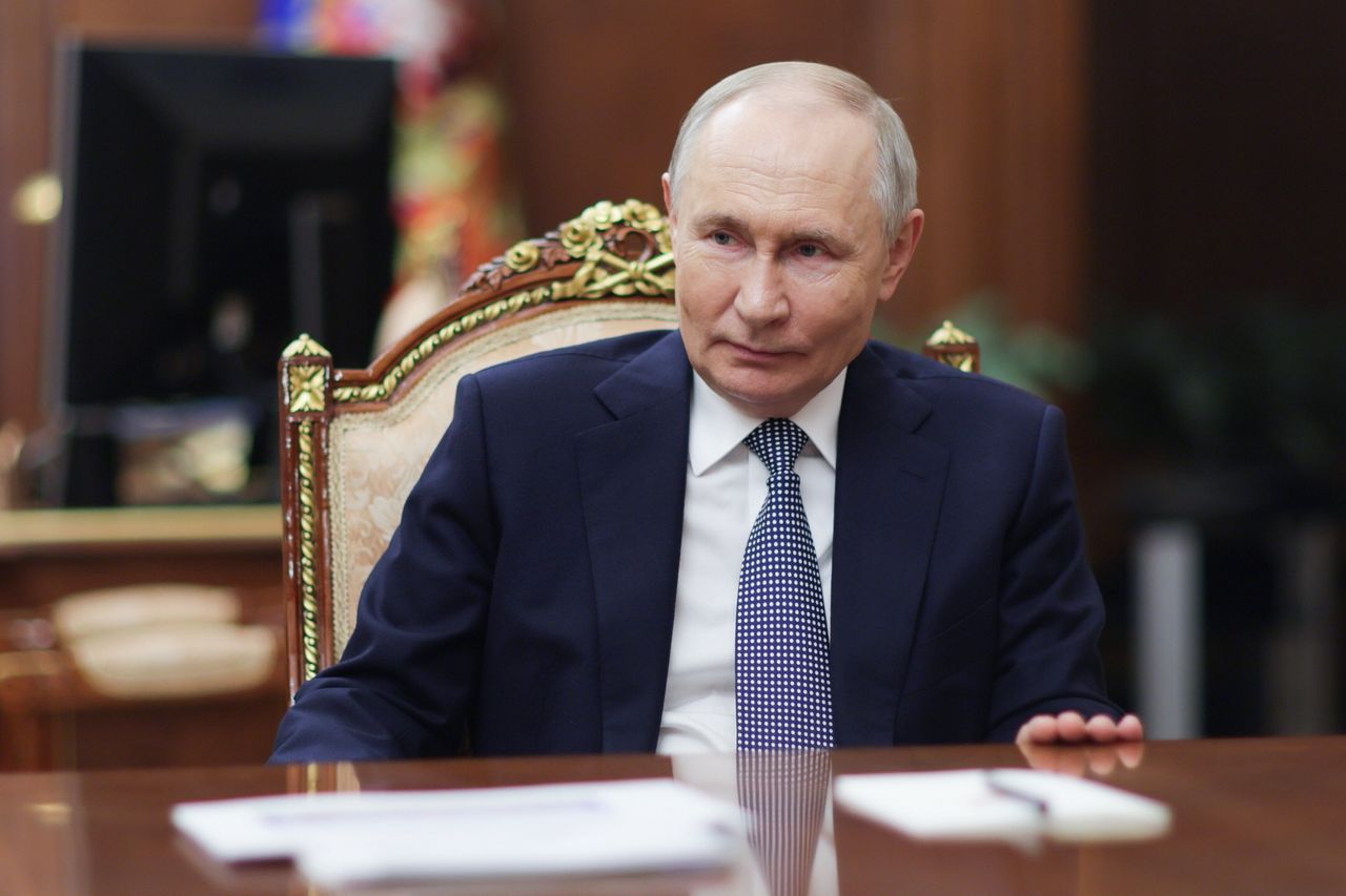 Putin extends nod to Trump, eyes renewed Russia-US dialogue