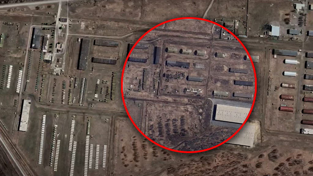 Zdjęcia satelitarne bazy w Omsku.