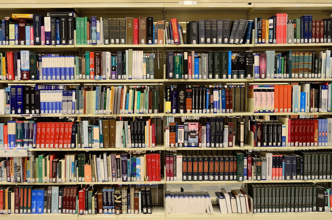 Autor I tomu „Czteroksięgu magicznego” w jasielskiej bibliotece