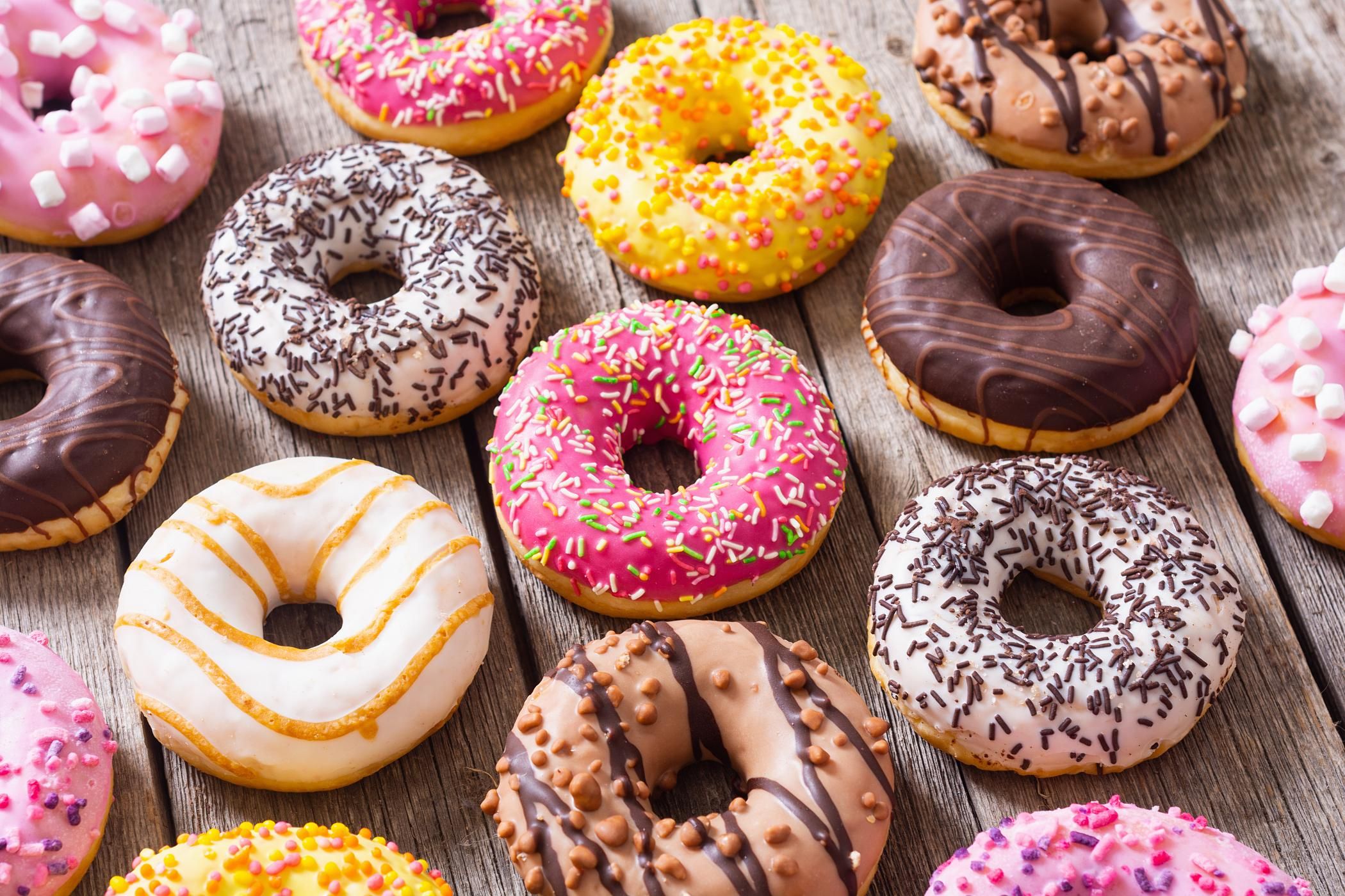 Donuty w różnych polewach